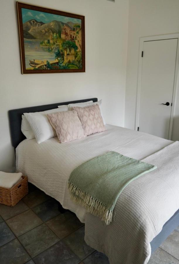 Cozy Family Hideaway, Sleeps 8, 4 Tv'S Yard, Shops Villa ซิมิวัลเลย์ ภายนอก รูปภาพ