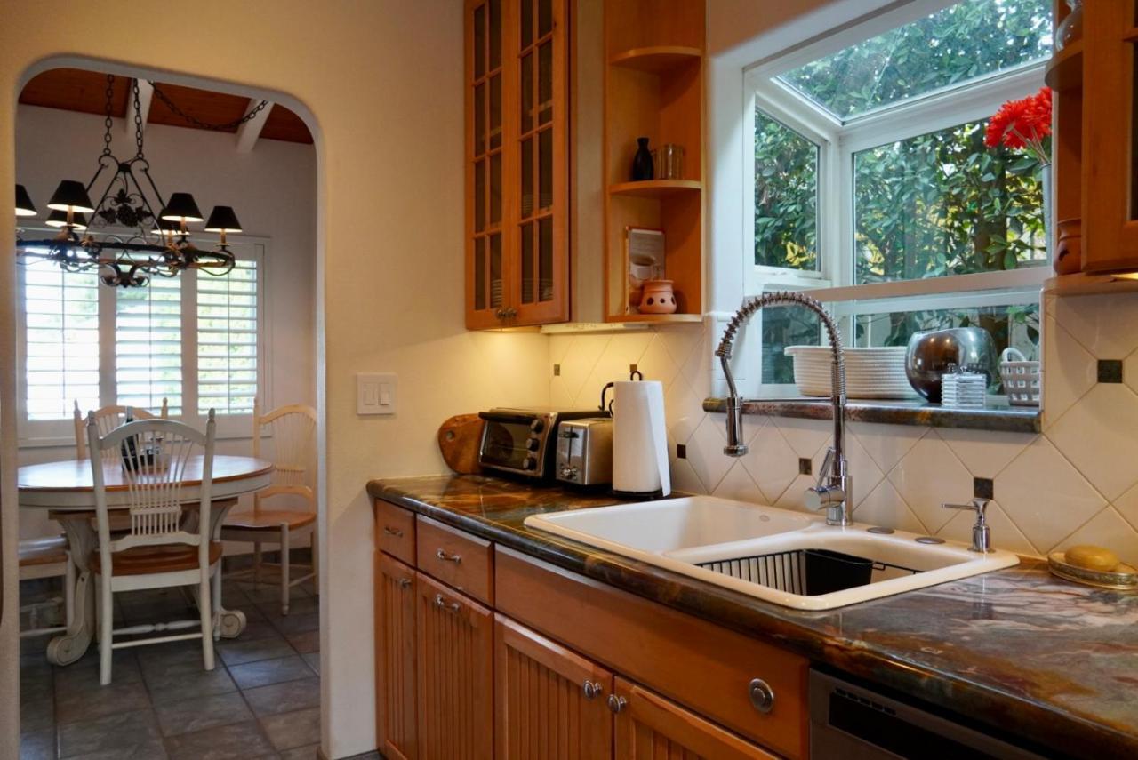 Cozy Family Hideaway, Sleeps 8, 4 Tv'S Yard, Shops Villa ซิมิวัลเลย์ ภายนอก รูปภาพ